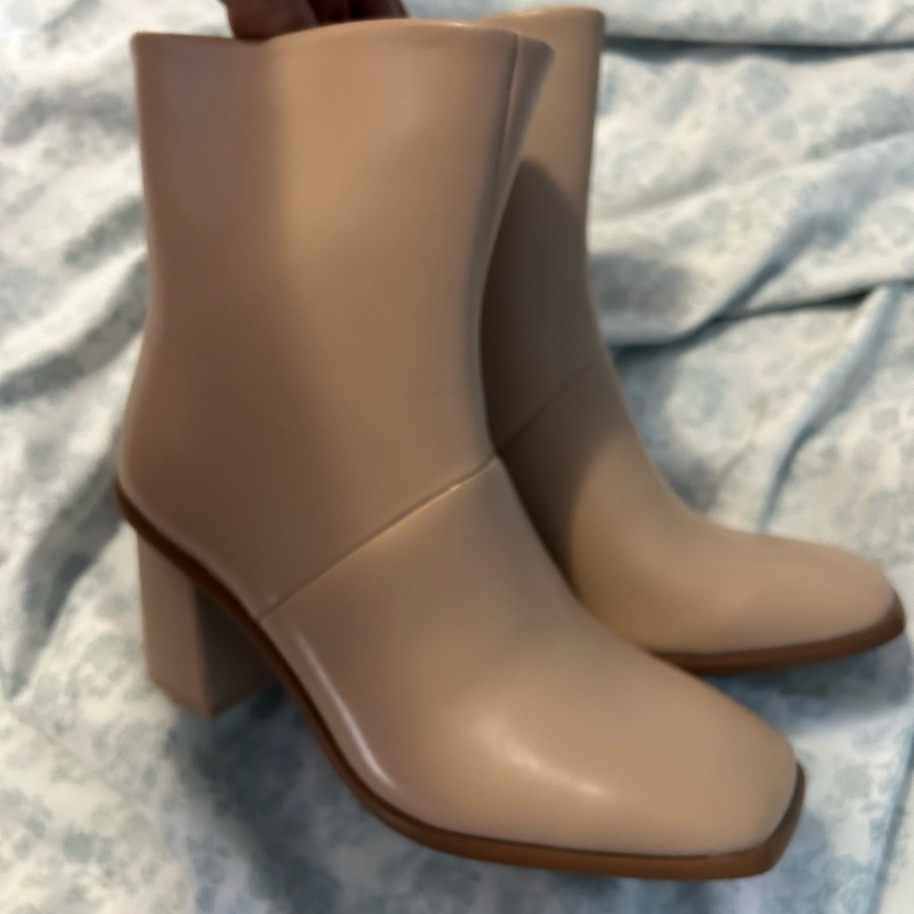 New Time and Tru Beige Women's Boots size 9